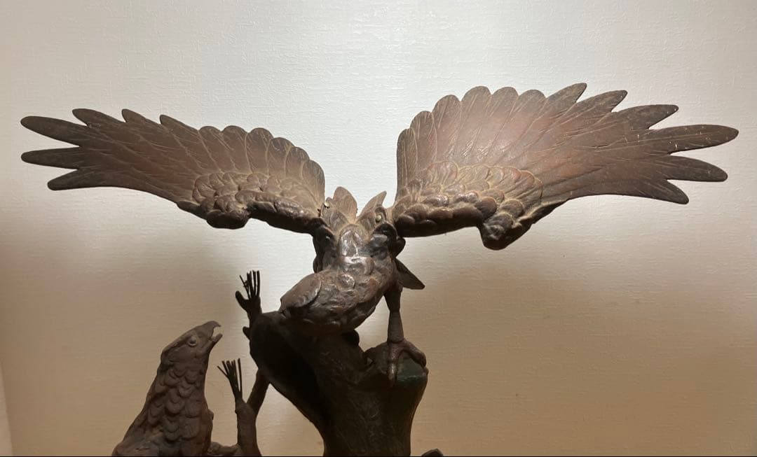 【金属工芸品/金属製】鷹　鳥　置物　縁起物　インテリア