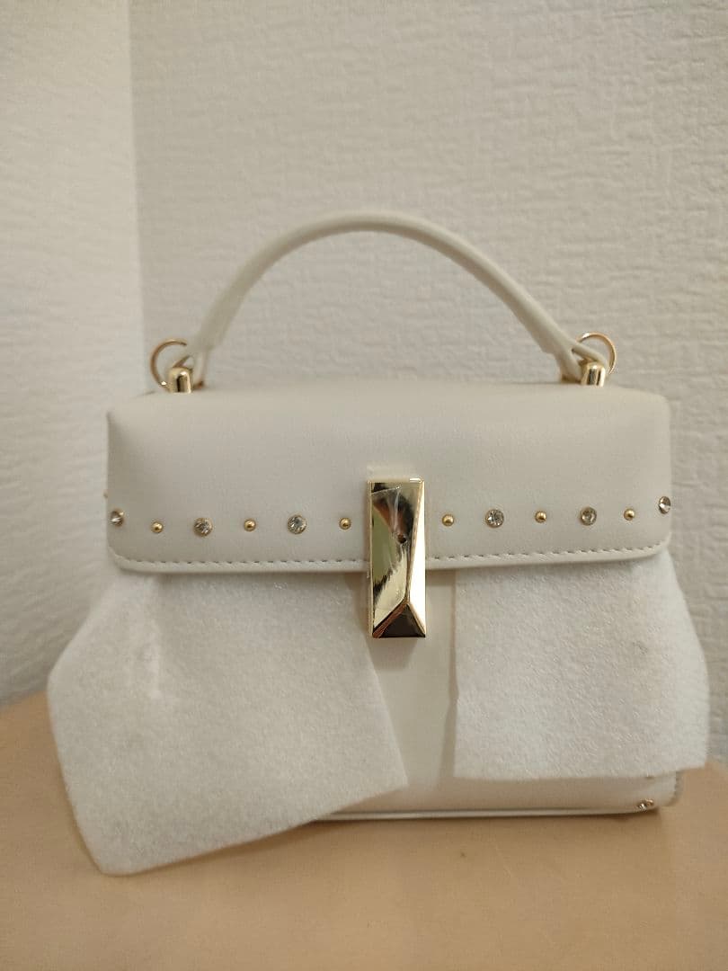 【新品未使用】セルフォード リュタンビジュースタッズポシェット アイボリー